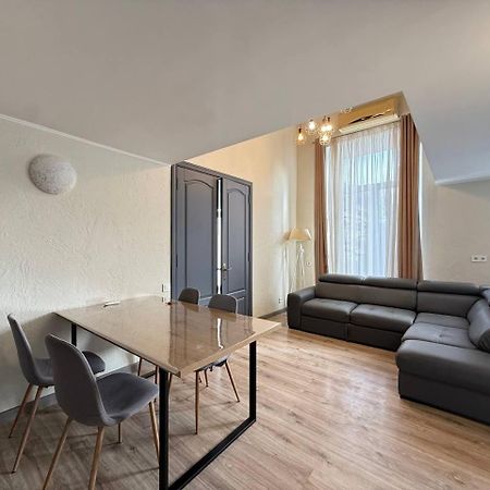 18 Deribasivska Street Jacuzzi Apartment Odessa Luaran gambar