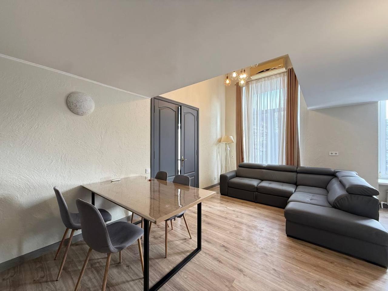 18 Deribasivska Street Jacuzzi Apartment Odessa Luaran gambar
